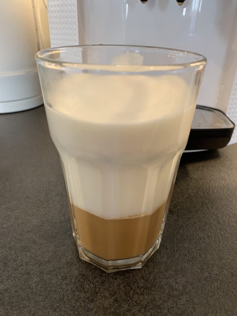 Latte Macchiato mit Soja-Milchschaum