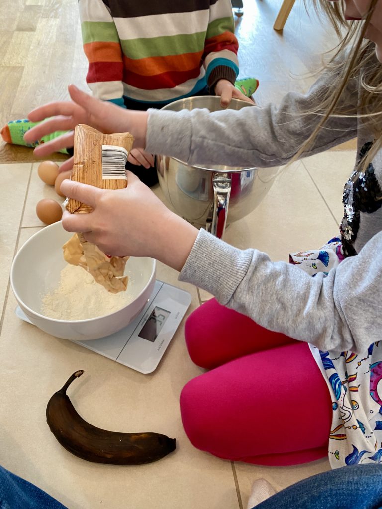 Bananenkuchen backen mit Kindern